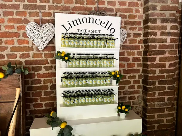Limoncello Wall voor een bakstenen muur met hartdecoratie